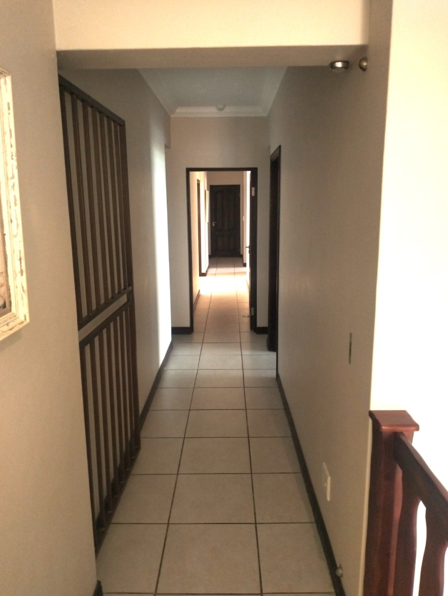 To Let 4 Bedroom Property for Rent in Outeniqua Strand Western Cape
